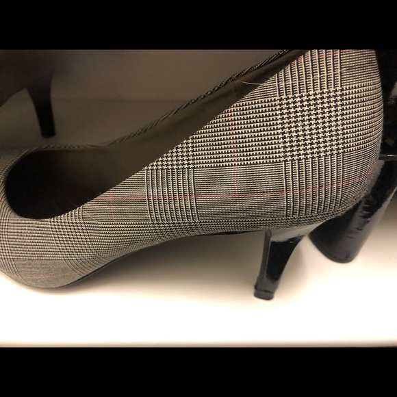 Grey striped heels - Picture 1 of 2